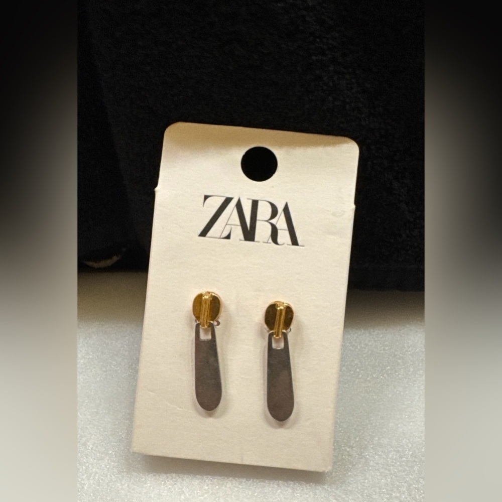 ZARA NEW WOMAN SS24 GOLD / SILVER
EARRINGS WITH ZIP PULL TAB REF:1856/048 - Picture 4 of 12